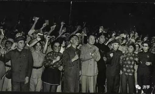 8个样板戏一半是抗日题材，给汉奸文化致命打击