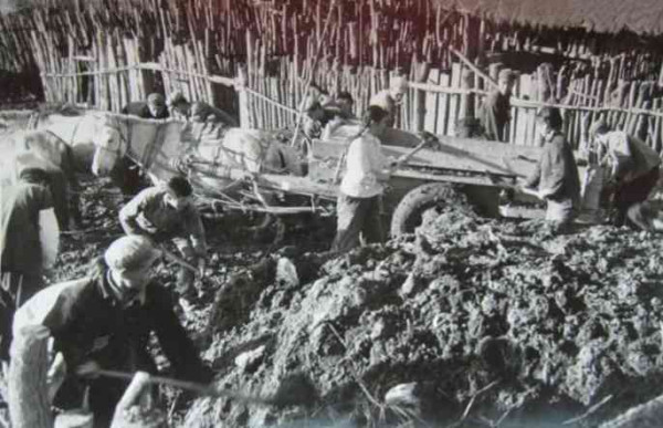 老照片：新中国70年代初期欣欣向荣的农村人民公社