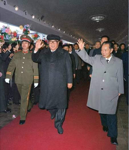 朝中友谊永垂不朽（三）