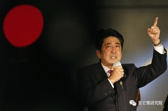 安倍遇刺身亡  为何有些中国人好像死了亲爹？