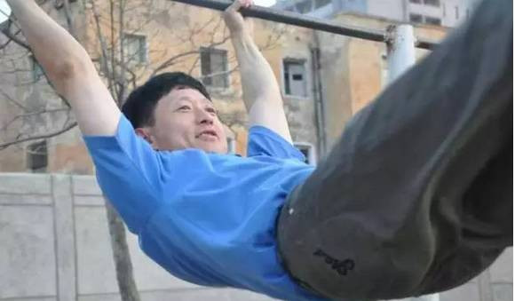 羽龙禁： 纪念人民教师艾跃进教授