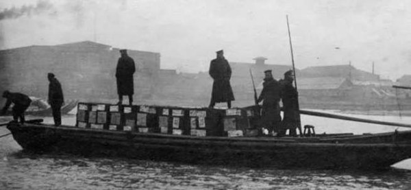 1950年2月24日，政务院总理周恩来发布《严禁鸦片毒品的通令》