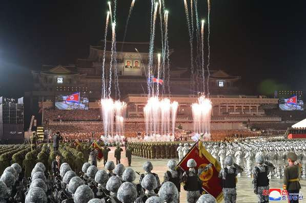 庆祝伟大的祖国解放战争胜利70周年阅兵式隆重举行