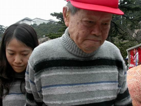 清华学子怒批杨振宁