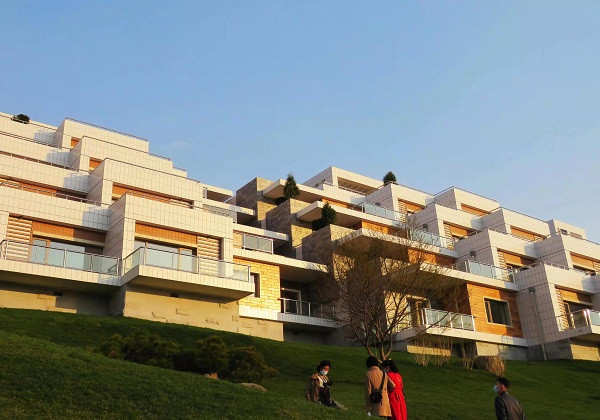 朝鲜：在平壤新的梯田式住宅区