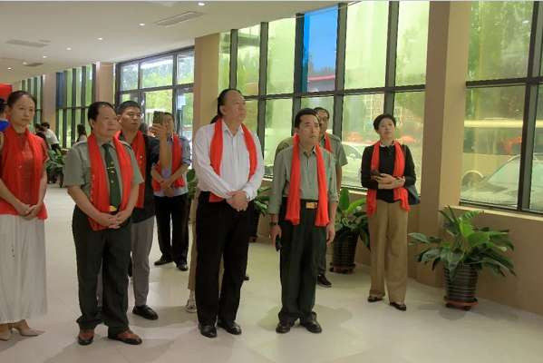 河北：刘现庄村举行纪念毛主席逝世47周年拜谒活动