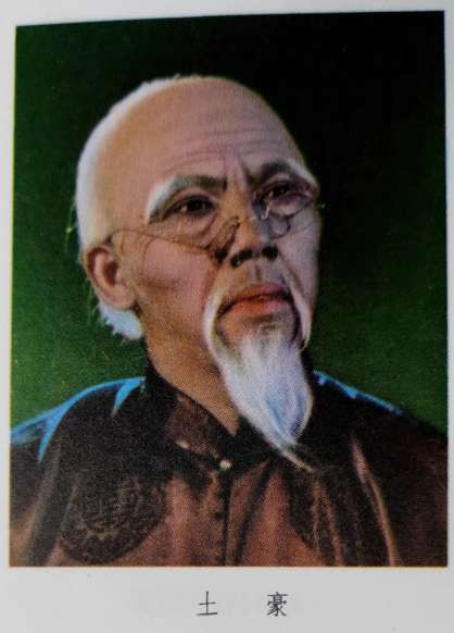 化妆造型图：革命现代舞剧《红色娘子军》精装版资料（1）