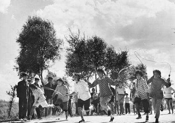 发展体育运动增强人民体质 看我国五十年前的体育运动会老照片