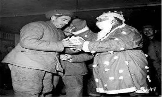 “毛主席万岁！志愿军万岁！”在联合国军战俘奥运会场响起