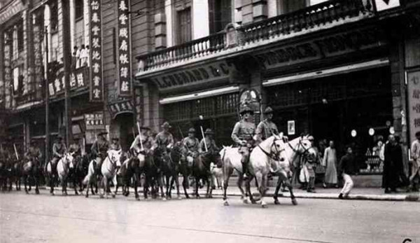 超级工程一览：民国范儿——姜文这番话，为何让公知张鸣勃然大怒？