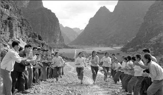 发展体育运动增强人民体质 看我国五十年前的体育运动会老照片