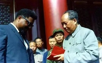 刚刚哥伦比亚总统在毛主席纪念堂留言：“伟大的指挥官”
