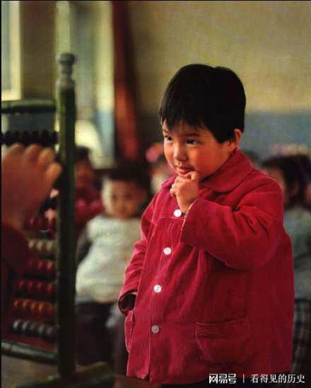 老照片: 70年代的厂办托儿所幼儿园 办得还真不错