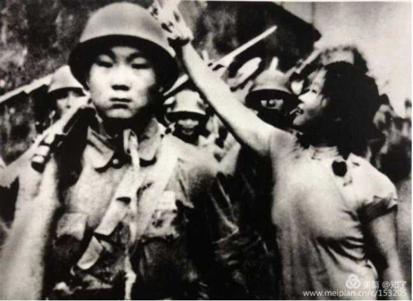 1949年5月27日上海解放了！