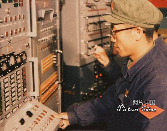 1970年4月24日21时35分：中国发射第一颗人造地球卫星－－“东方红”一号
