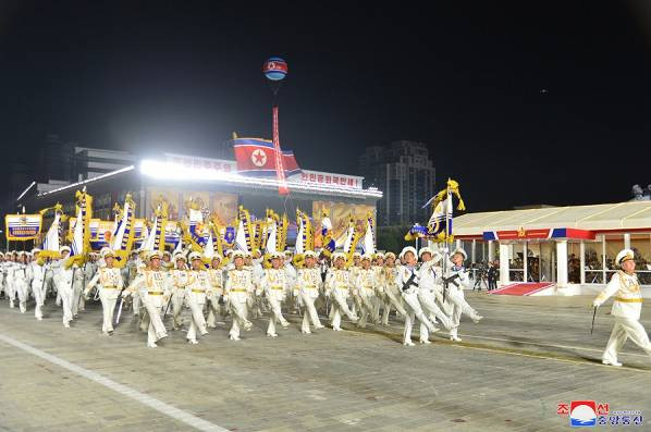 庆祝伟大的祖国解放战争胜利70周年阅兵式隆重举行