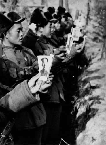 1950年10月19日,中国人民志愿军跨过鸭绿江赴朝鲜前线