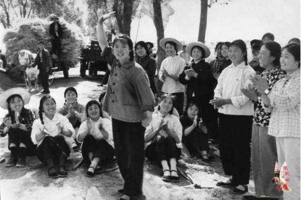 毛泽东开天辟地确立了新中国妇女尊严