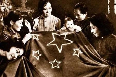 博物馆中为何陈列着一面特殊的“五星红旗”?