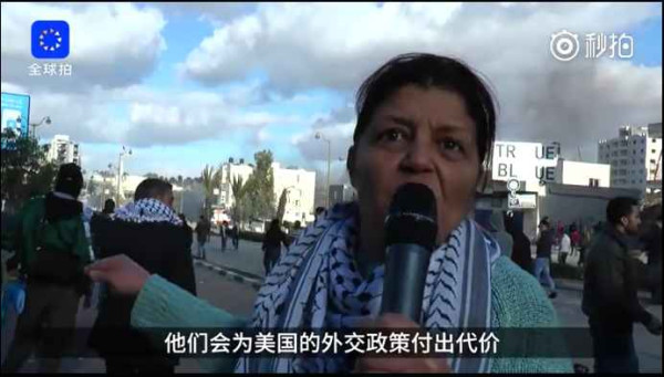 催泪弹下，巴勒斯坦大妈含泪批美