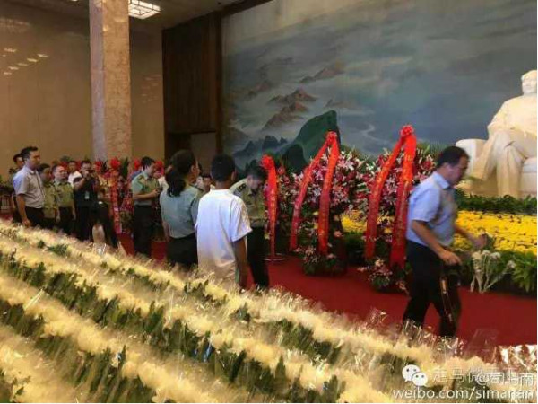 九月九日，毛主席纪念堂发生的一幕！世界都震惊了！