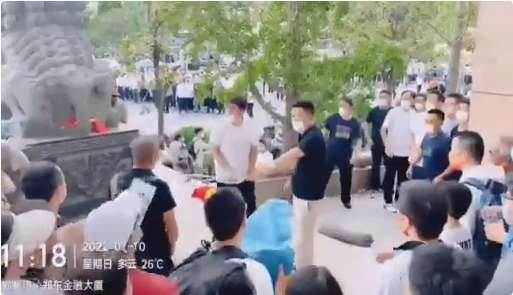 河南村镇银行取款难储户发声