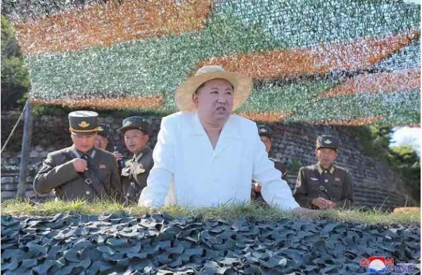 金正恩指导人民军远程炮兵部队和空军飞行队火力打击训练