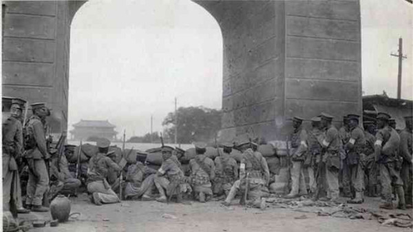 超级工程一览：民国范儿——姜文这番话，为何让公知张鸣勃然大怒？