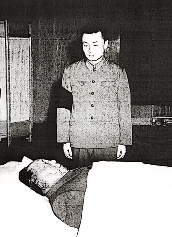 毛远新｜毛主席在唐山地震后搬家