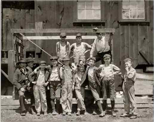 田雷:“张华考上了北京大学；李萍进了中等技术学校；我在百货公司当售货员：我们都有光明的前途。”