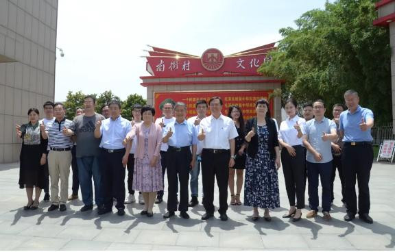 十多家省级以上媒体聚焦南街村