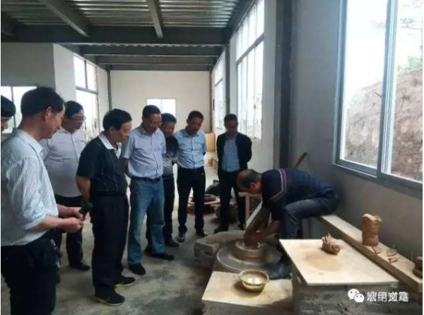  王宏甲：党建引领，深化改革，组织起来，共同致富。这是“塘约道路”的核心要义