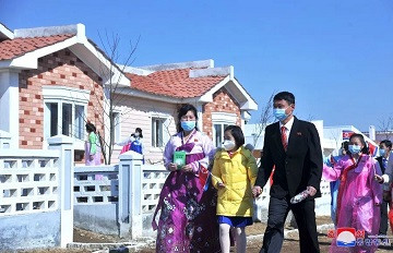 新幸福朝鲜:又有大量农民获得了免费住房,最好的跟独栋别墅似的,想去移民这里可没那么容易!