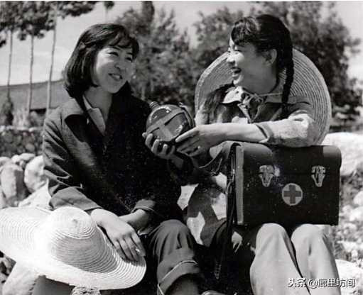 老照片:广阔天地把根扎 1968年到1985年遍布乡村的赤脚医生