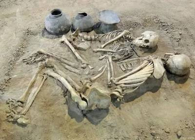 向前看，可是被虐杀的十万辽源人向哪里看呢