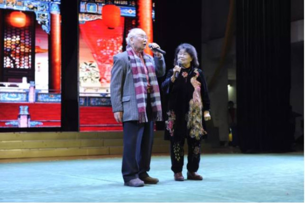 南街村隆重举行纪念毛主席诞辰125周年活动