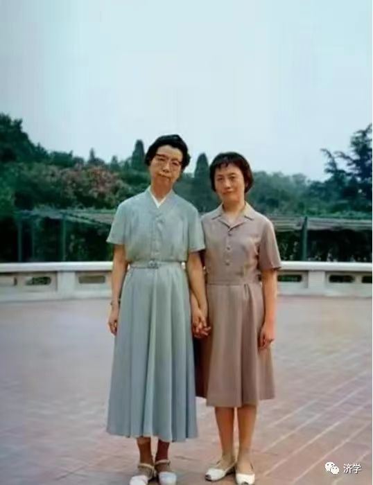 1974年亚运会我女运动员的连衣裙是江青设计的？