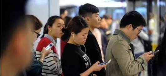 警惕！西方抛给中国的“奶头乐”已经到了不得不戳穿的时候了！