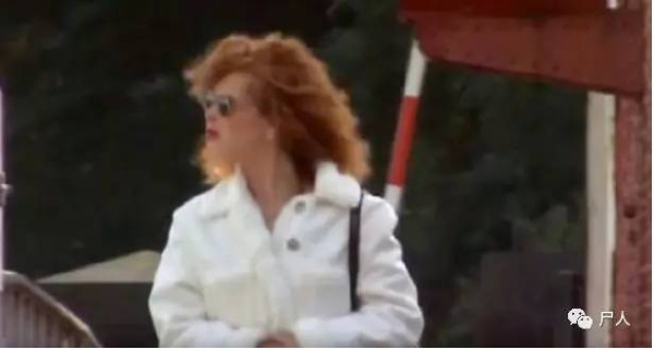 19岁女孩被卖当性奴，被要求每晚必须接待18个客人