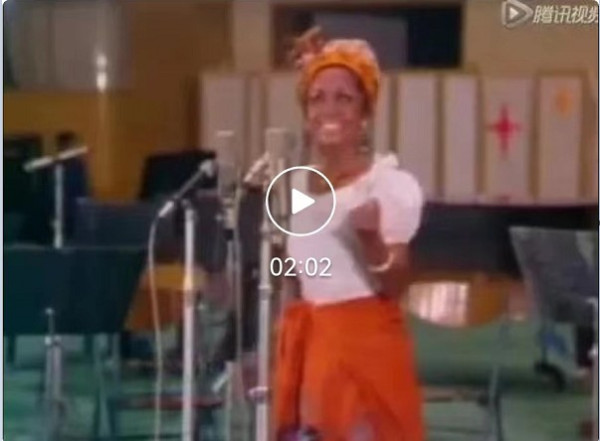 记得朱明瑛演唱《咿呀呀噢雷噢》吗?那个国家的总统刚瞻仰毛主席纪念堂了