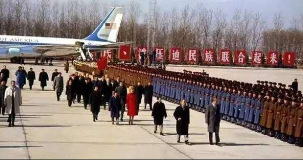 毛主席与周总理关于如何对待美帝的一次经典对话