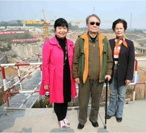 毛泽东最疼爱的侄子毛远新今何在?手拄拐杖,头发花白,令人心酸