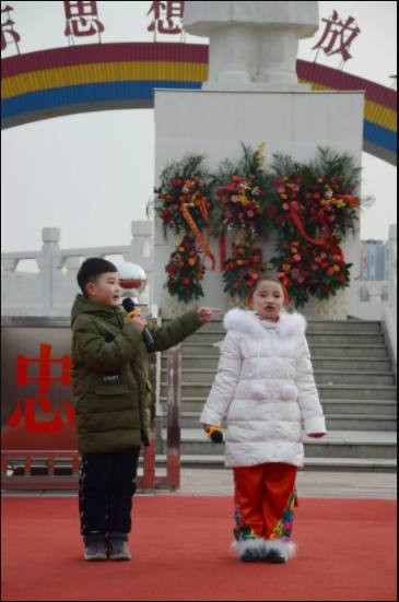 南街村隆重举行纪念毛主席诞辰125周年活动