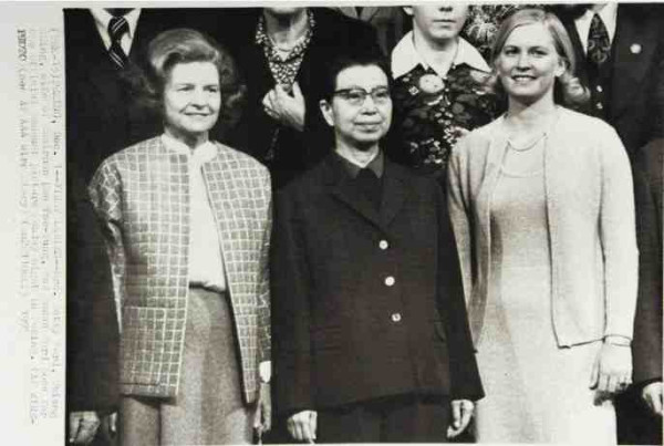 中华民族的子孙应当知道的关于毛主席的十四个谬论