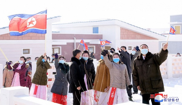 朝鲜:平壤市和平安北道、咸镜北道、咸镜南道一些农村喜乔迁