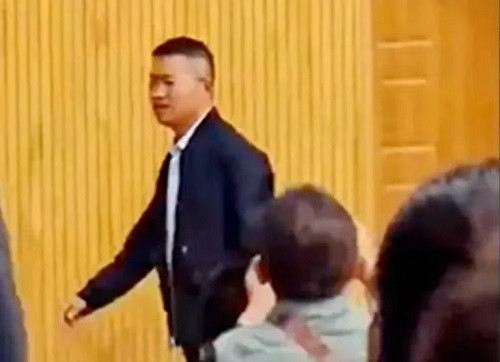 子午：臭肉校董实控26家企业，家长能“用脚投票”吗？