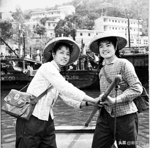 老照片:广阔天地把根扎 1968年到1985年遍布乡村的赤脚医生