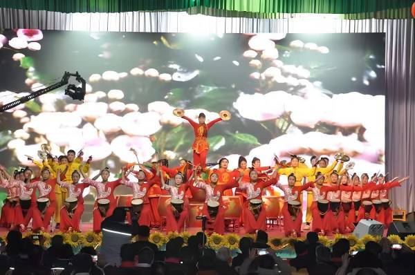 濮耐股份环保耐材事业部·新密市红色文化促进会举行庆祝毛主席诞辰130周年文艺汇演