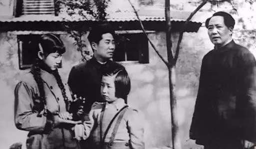 从未有过的创举！毛主席亲自送毛岸英、李讷去改造！