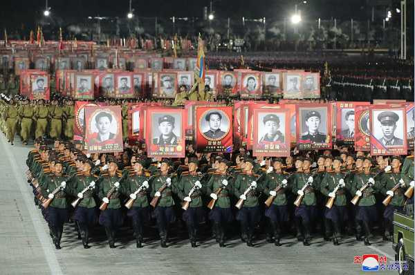 庆祝伟大的祖国解放战争胜利70周年阅兵式隆重举行